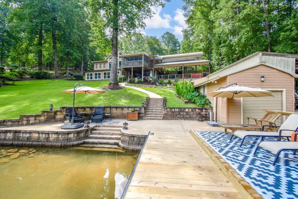 Dockside Haven: Kayaks, Fire-pit, Dog Friendly